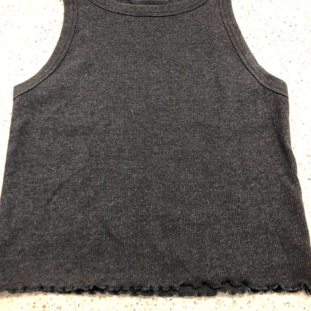 American Eagle Scalloped edge cropped tank
